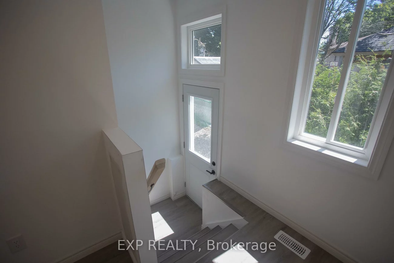 277, GROVE, Wellington, Barrie