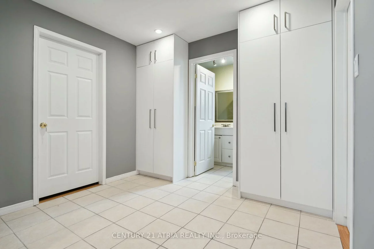 28, Cassandra, East Bayfield, Barrie