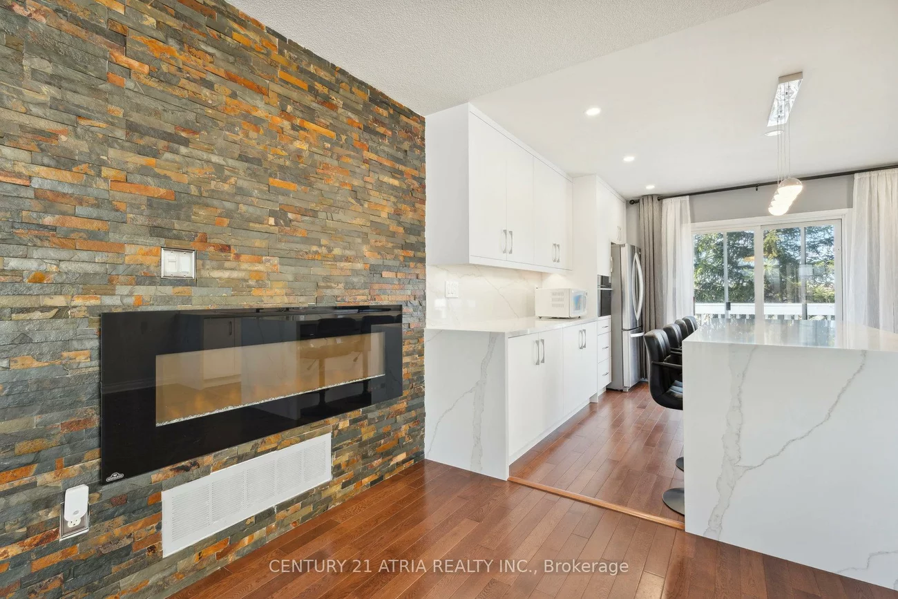 28, Cassandra, East Bayfield, Barrie