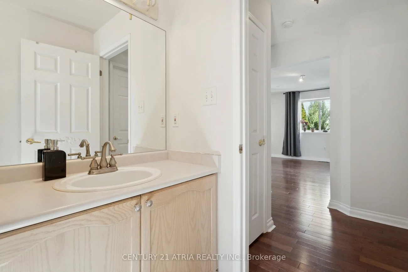 28, Cassandra, East Bayfield, Barrie