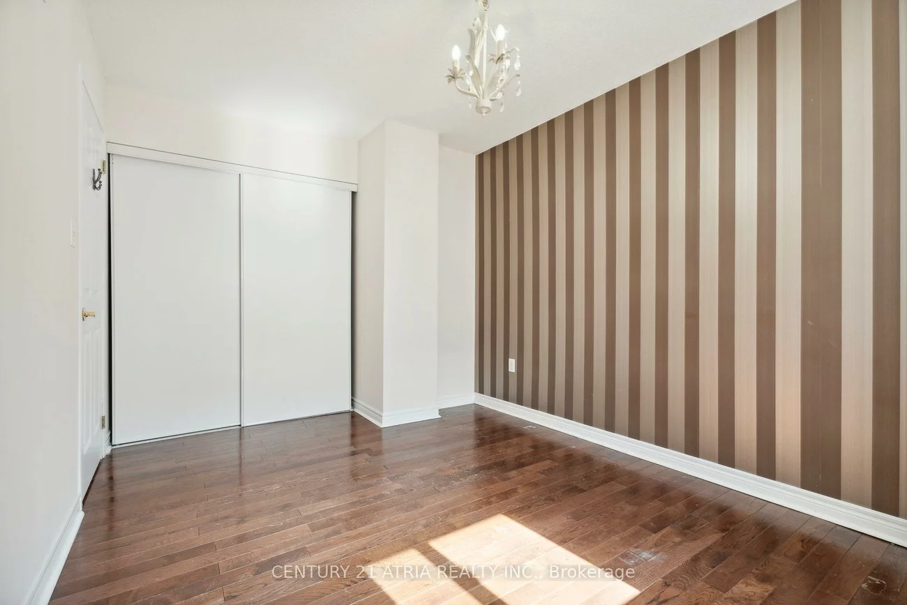 28, Cassandra, East Bayfield, Barrie