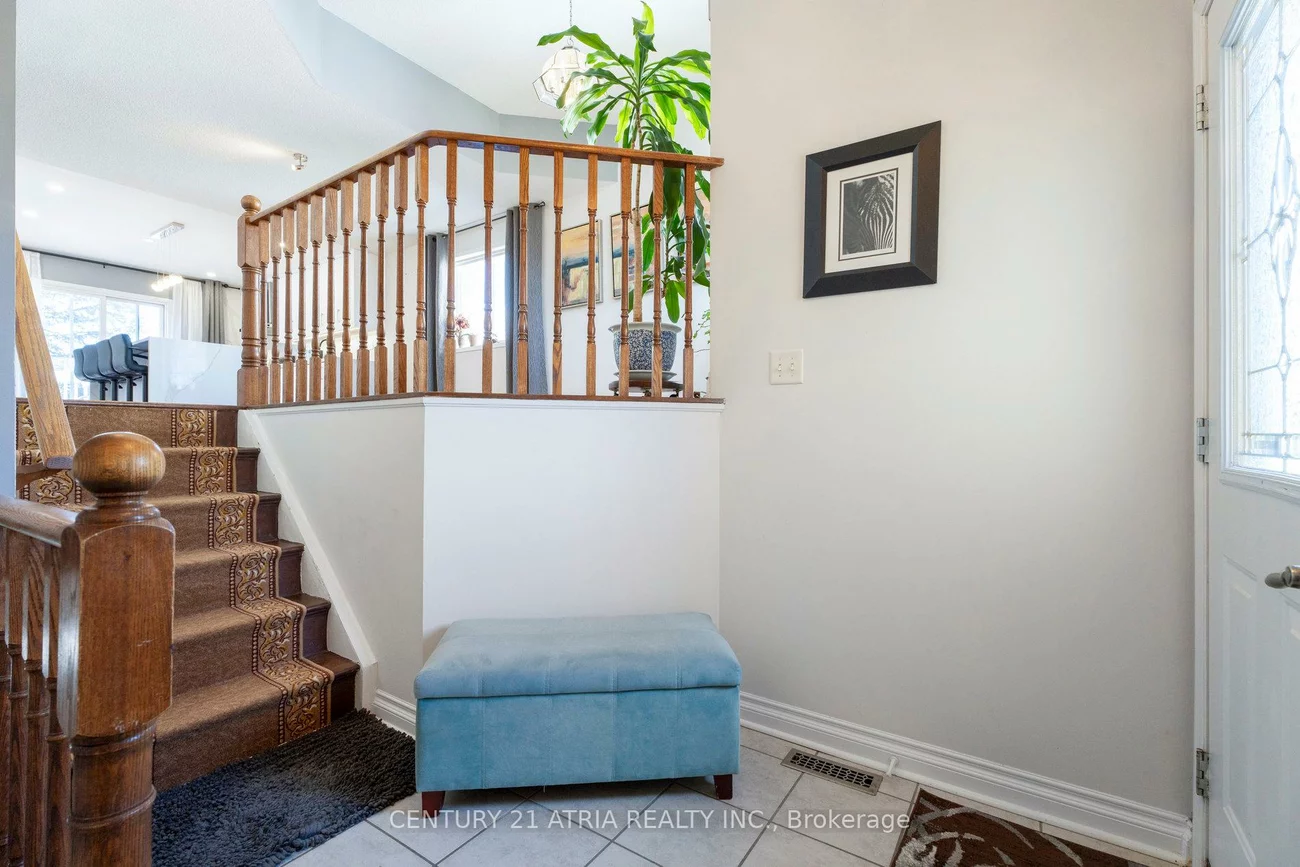 28, Cassandra, East Bayfield, Barrie