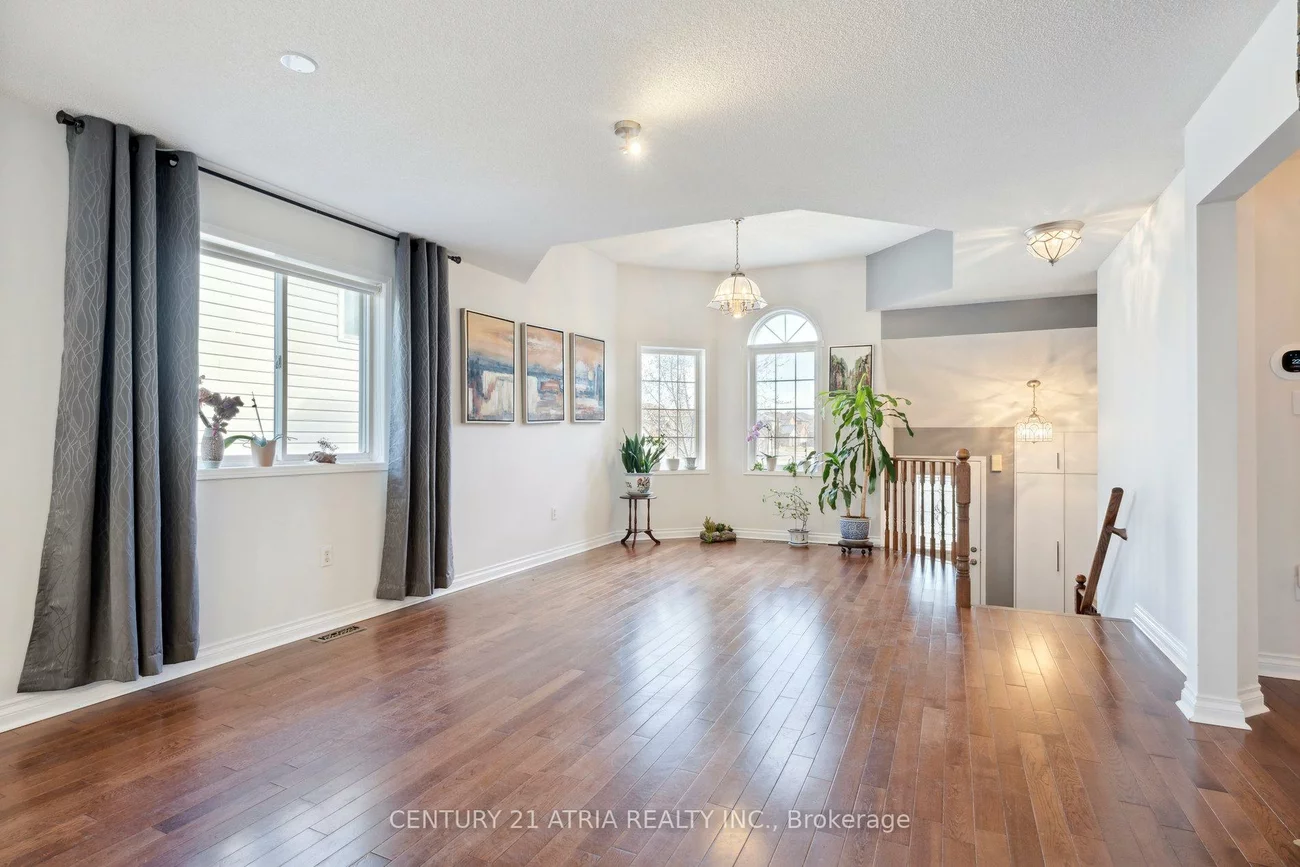 28, Cassandra, East Bayfield, Barrie