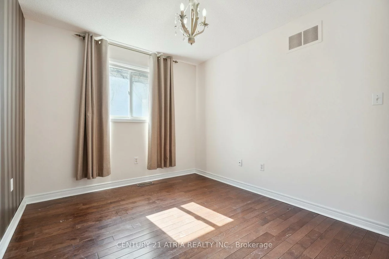 28, Cassandra, East Bayfield, Barrie