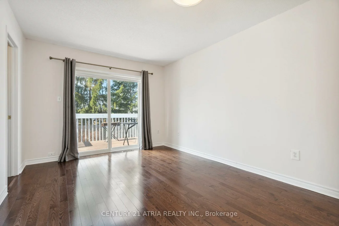 28, Cassandra, East Bayfield, Barrie