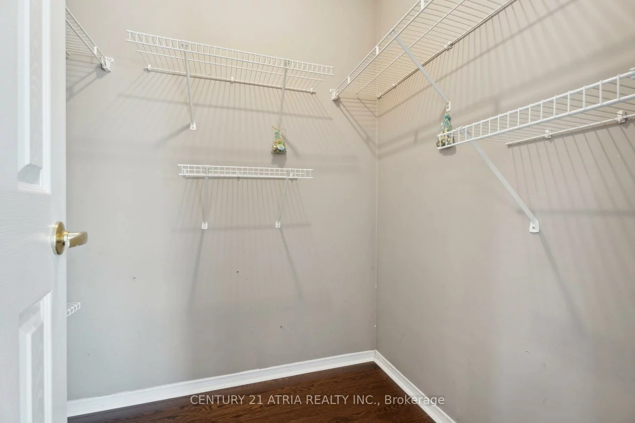 28, Cassandra, East Bayfield, Barrie