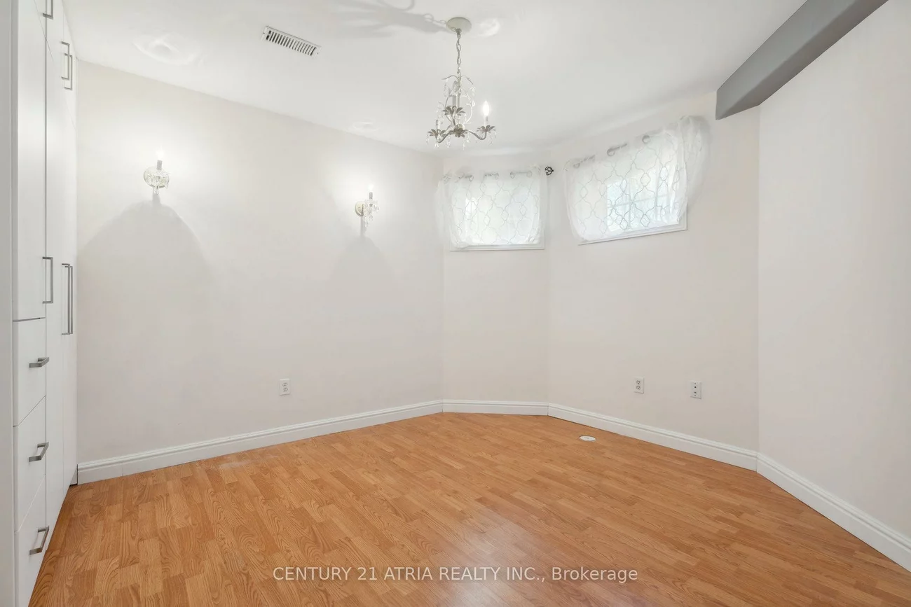 28, Cassandra, East Bayfield, Barrie