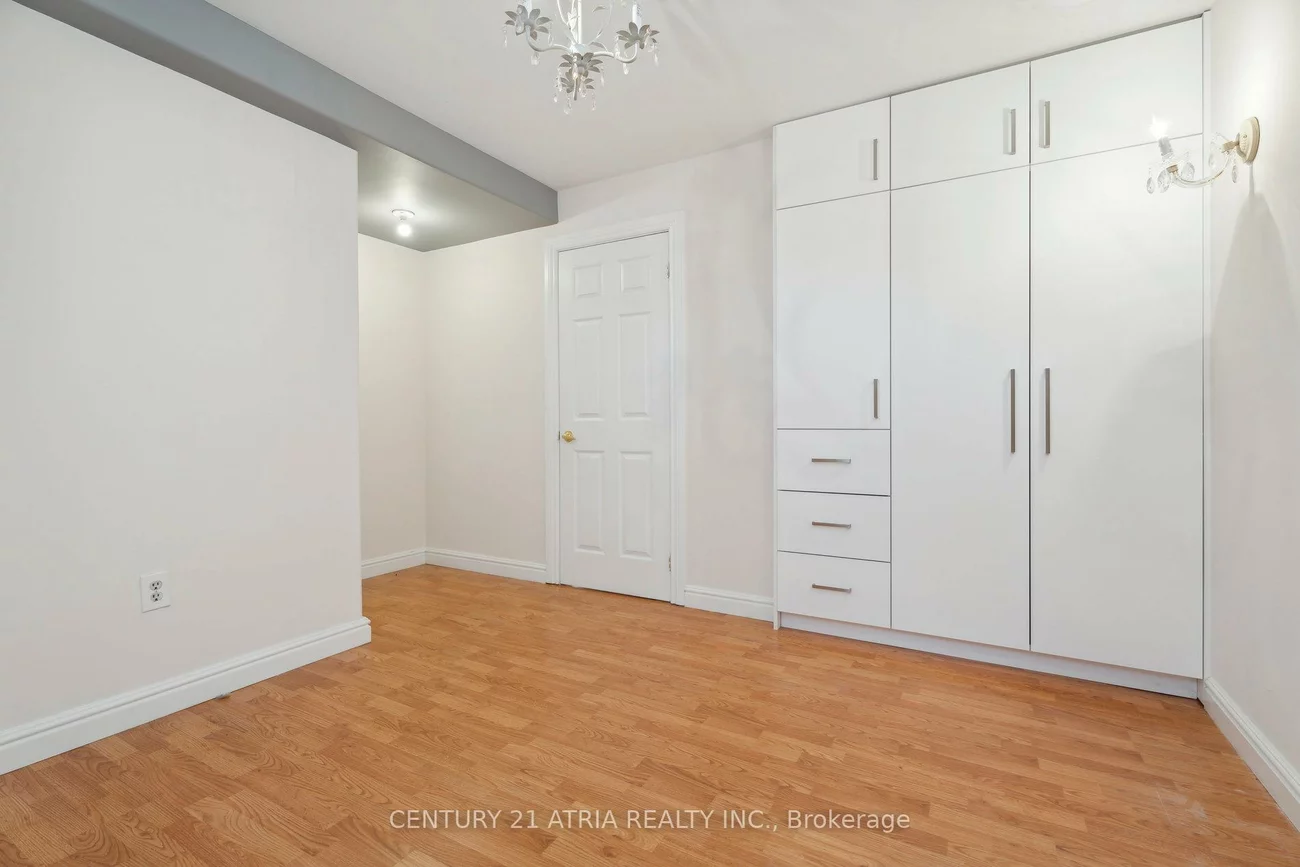 28, Cassandra, East Bayfield, Barrie