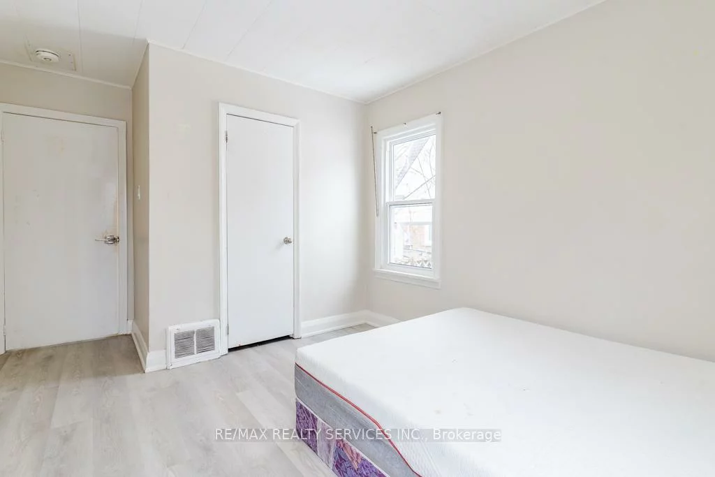 73, Drury, Wellington, Barrie