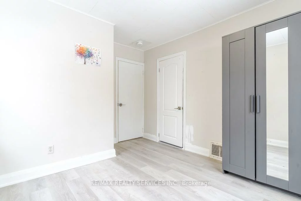 73, Drury, Wellington, Barrie