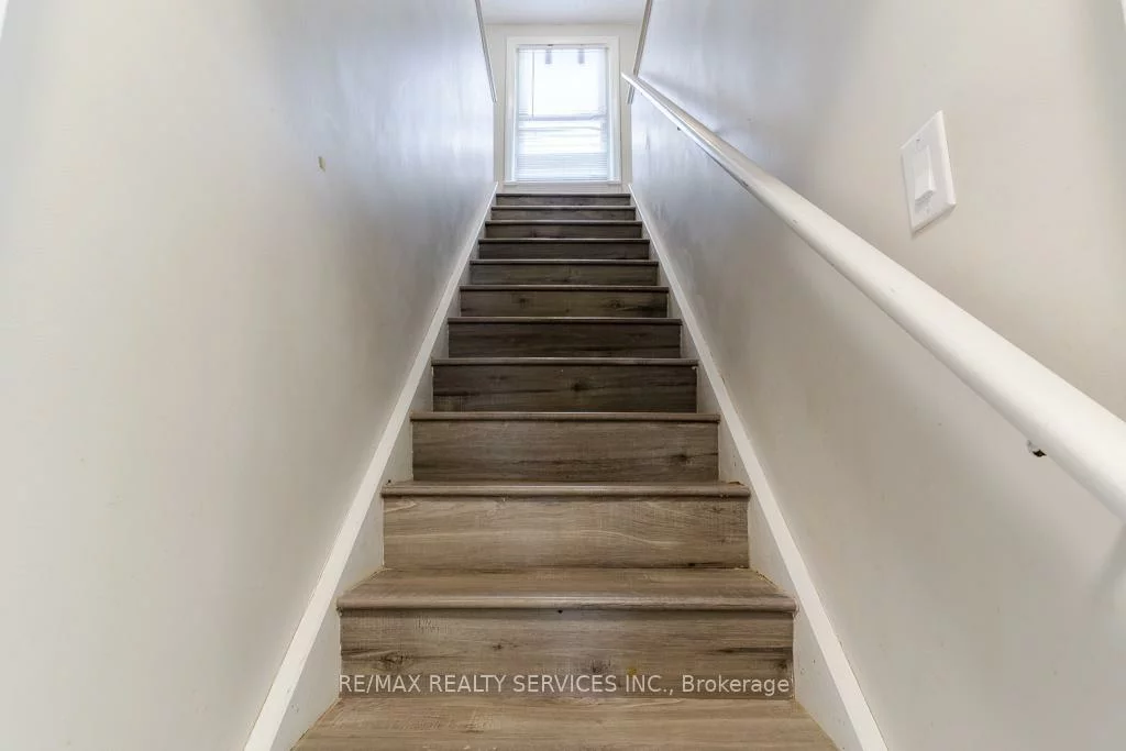 73, Drury, Wellington, Barrie