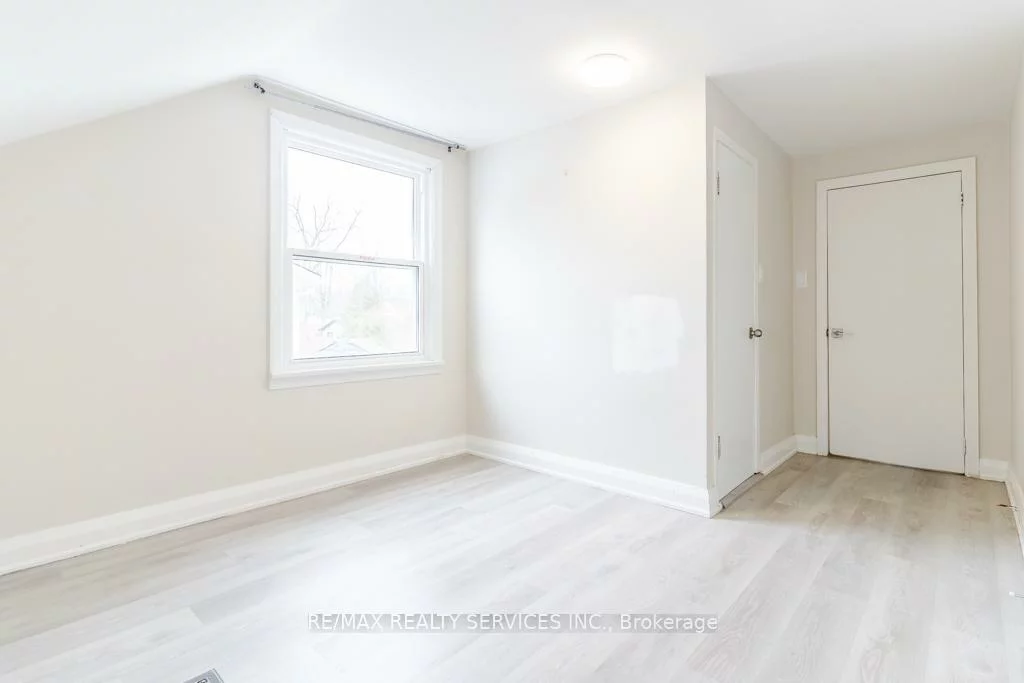 73, Drury, Wellington, Barrie