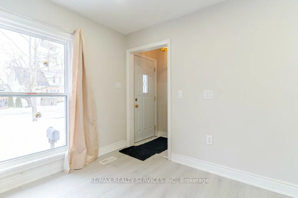 73, Drury, Wellington, Barrie