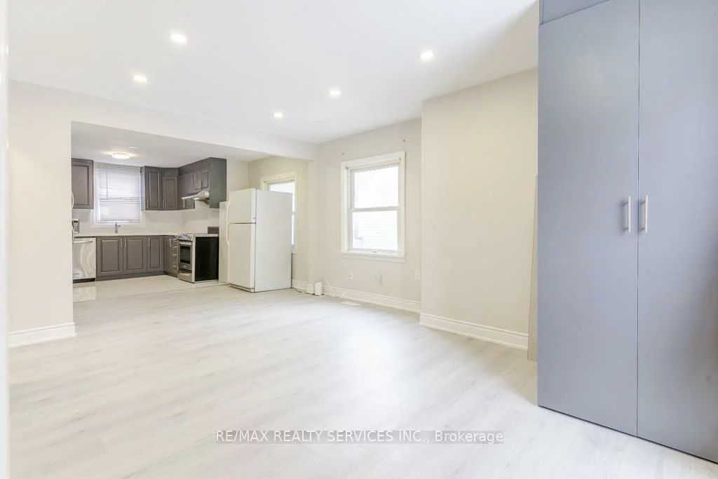 73, Drury, Wellington, Barrie