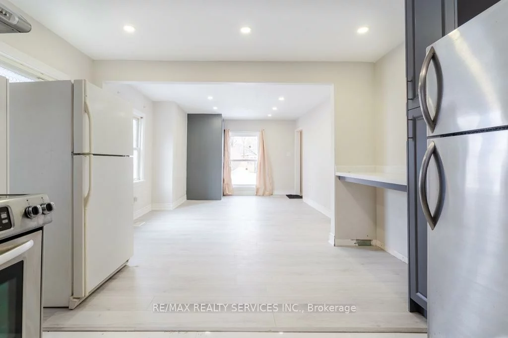 73, Drury, Wellington, Barrie