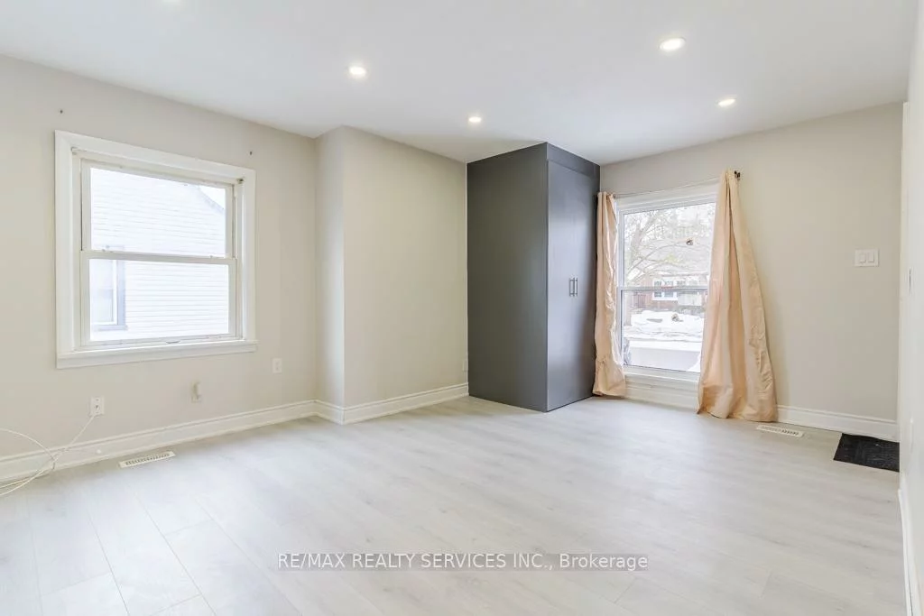 73, Drury, Wellington, Barrie