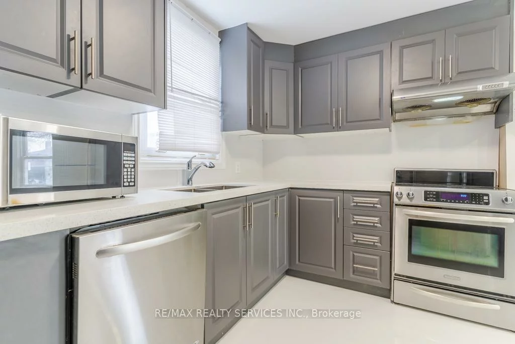 73, Drury, Wellington, Barrie