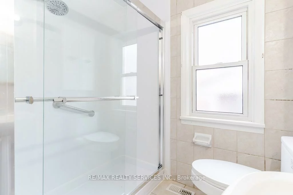 73, Drury, Wellington, Barrie