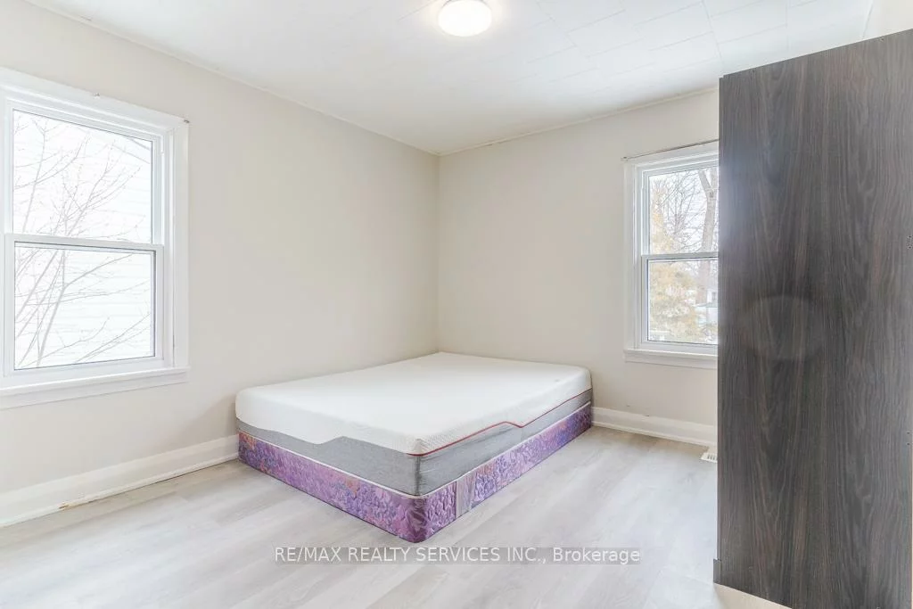 73, Drury, Wellington, Barrie