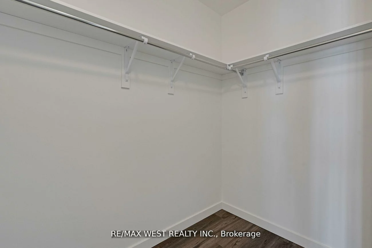 10, Rainwater, Holly, Barrie