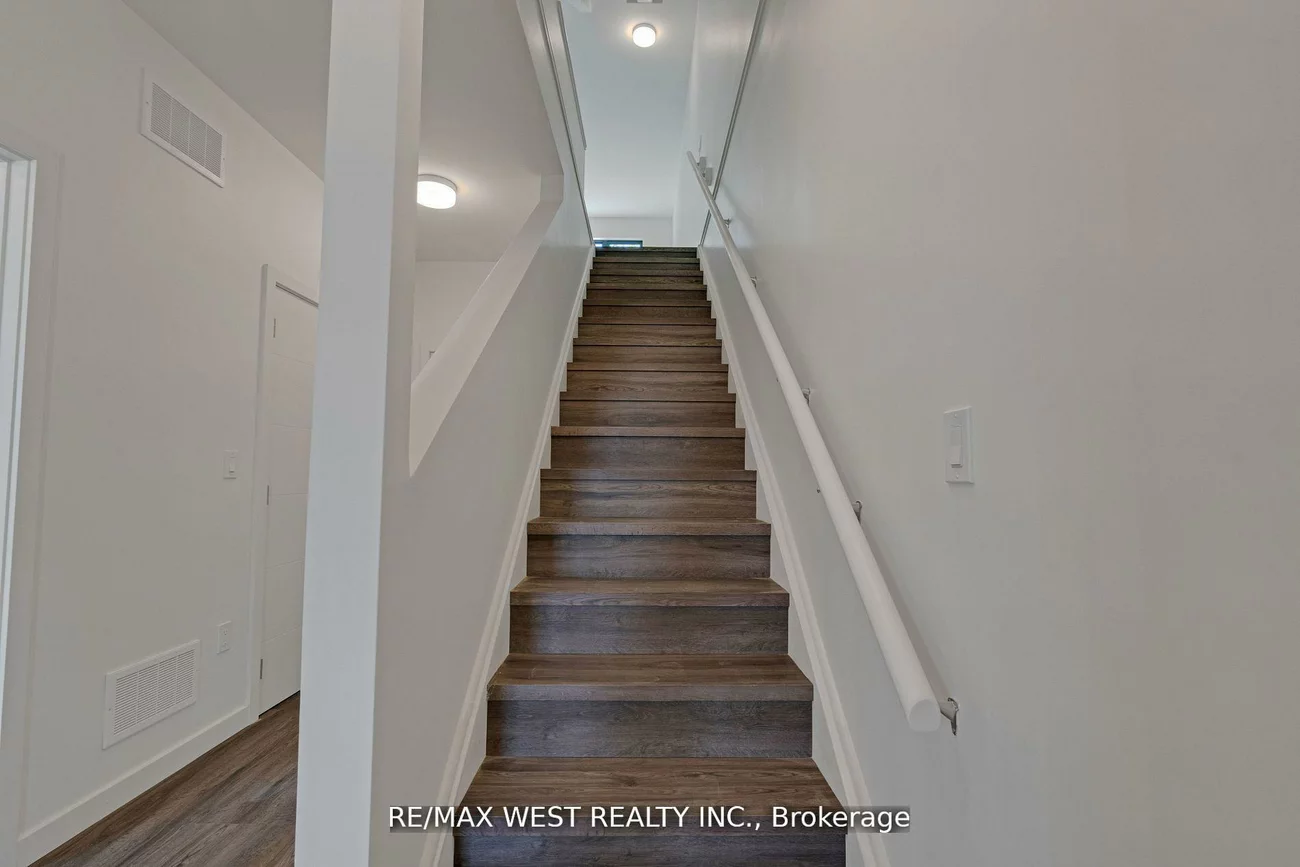 10, Rainwater, Holly, Barrie