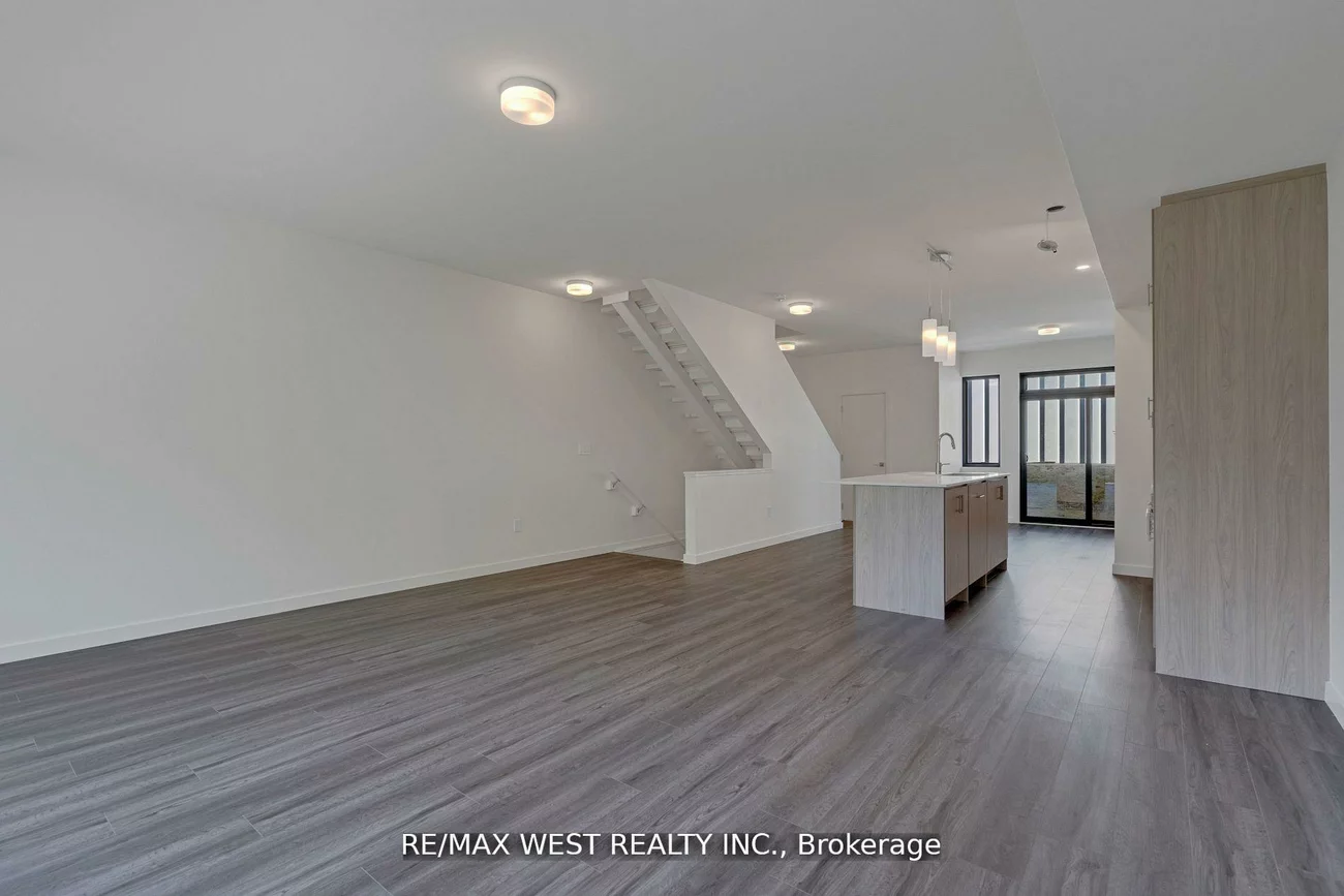 10, Rainwater, Holly, Barrie