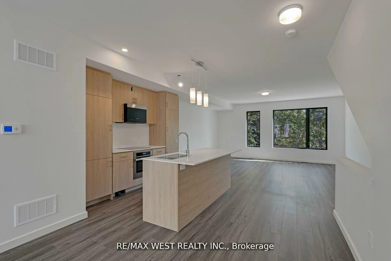 10, Rainwater, Holly, Barrie