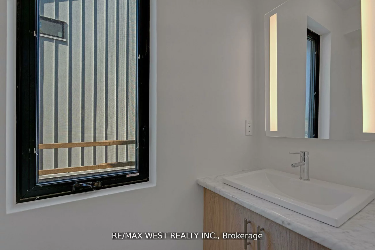 10, Rainwater, Holly, Barrie