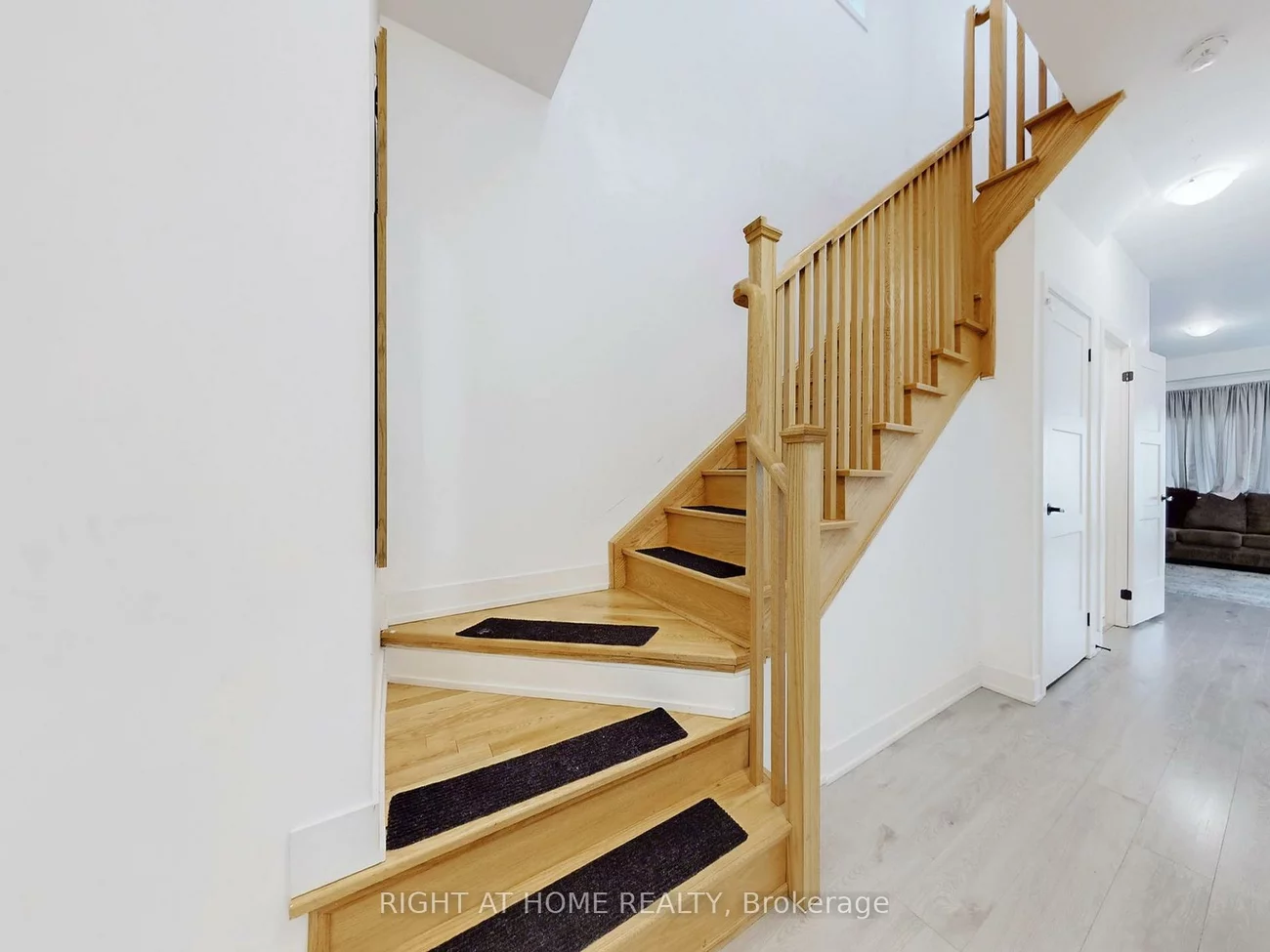 33, Pumpkin Corner, Innis-Shore, Barrie