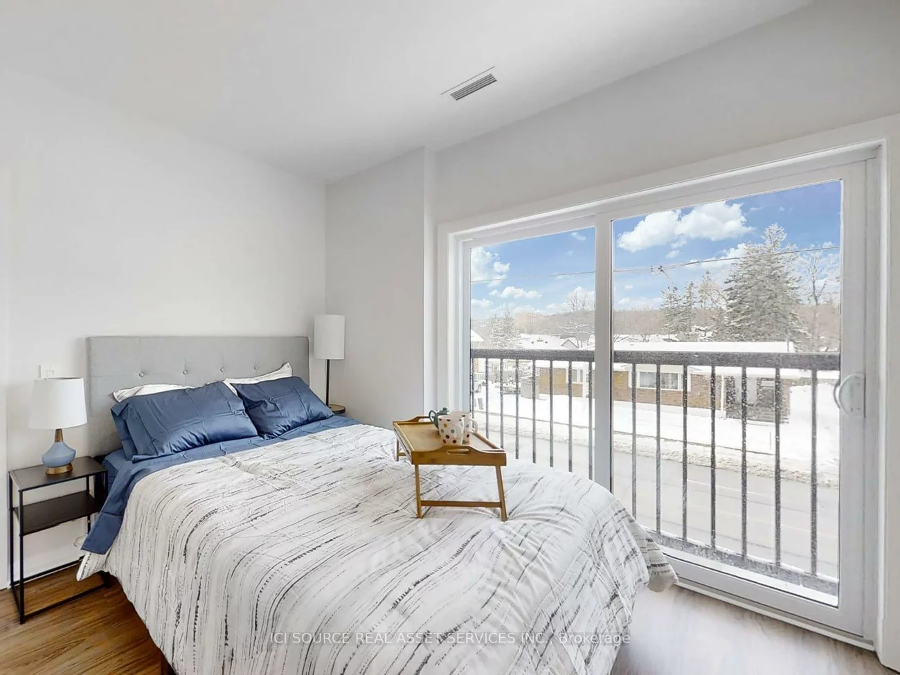 233, Dunlop, Queen's Park, Barrie