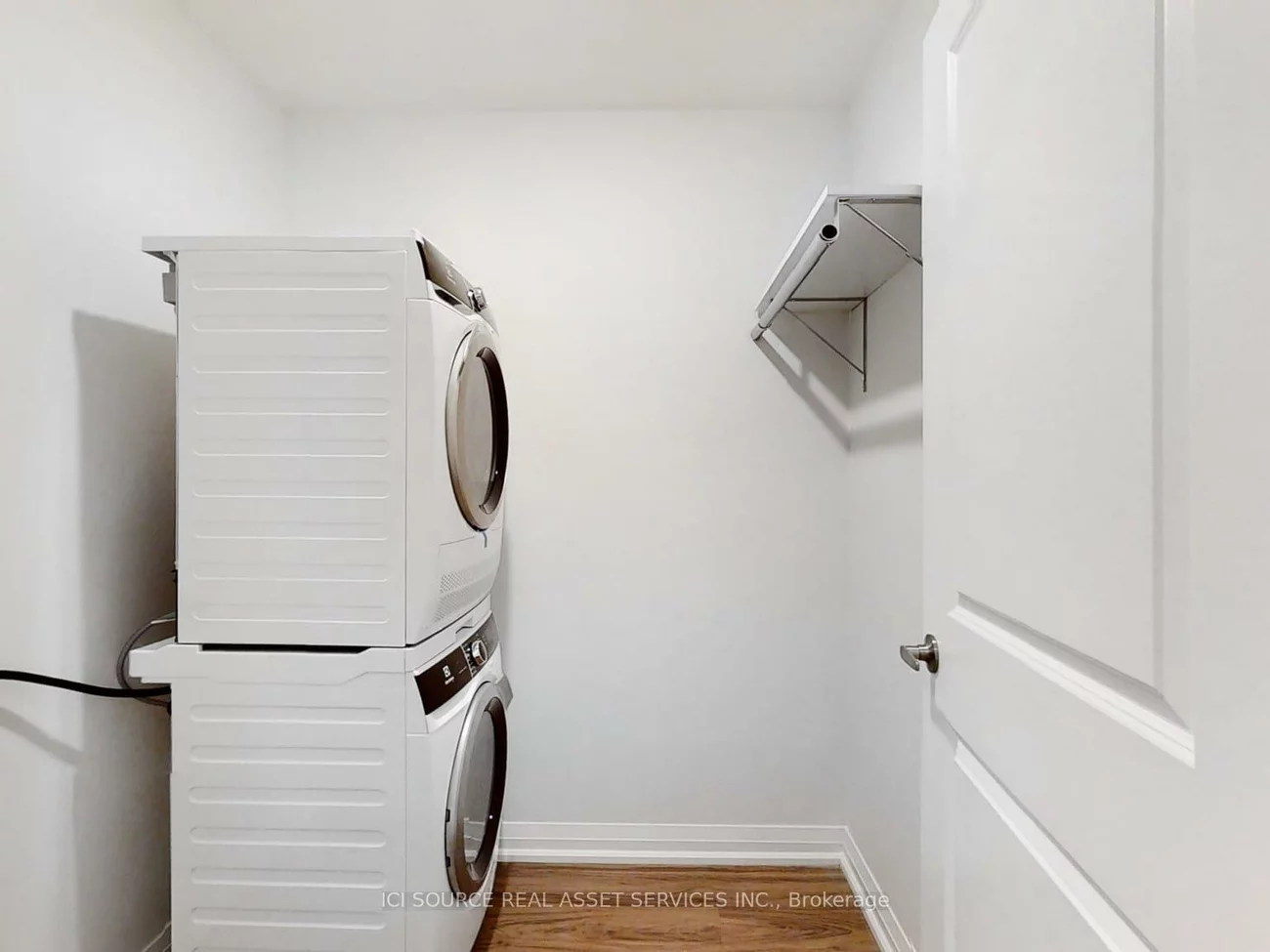 233, Dunlop, Queen's Park, Barrie