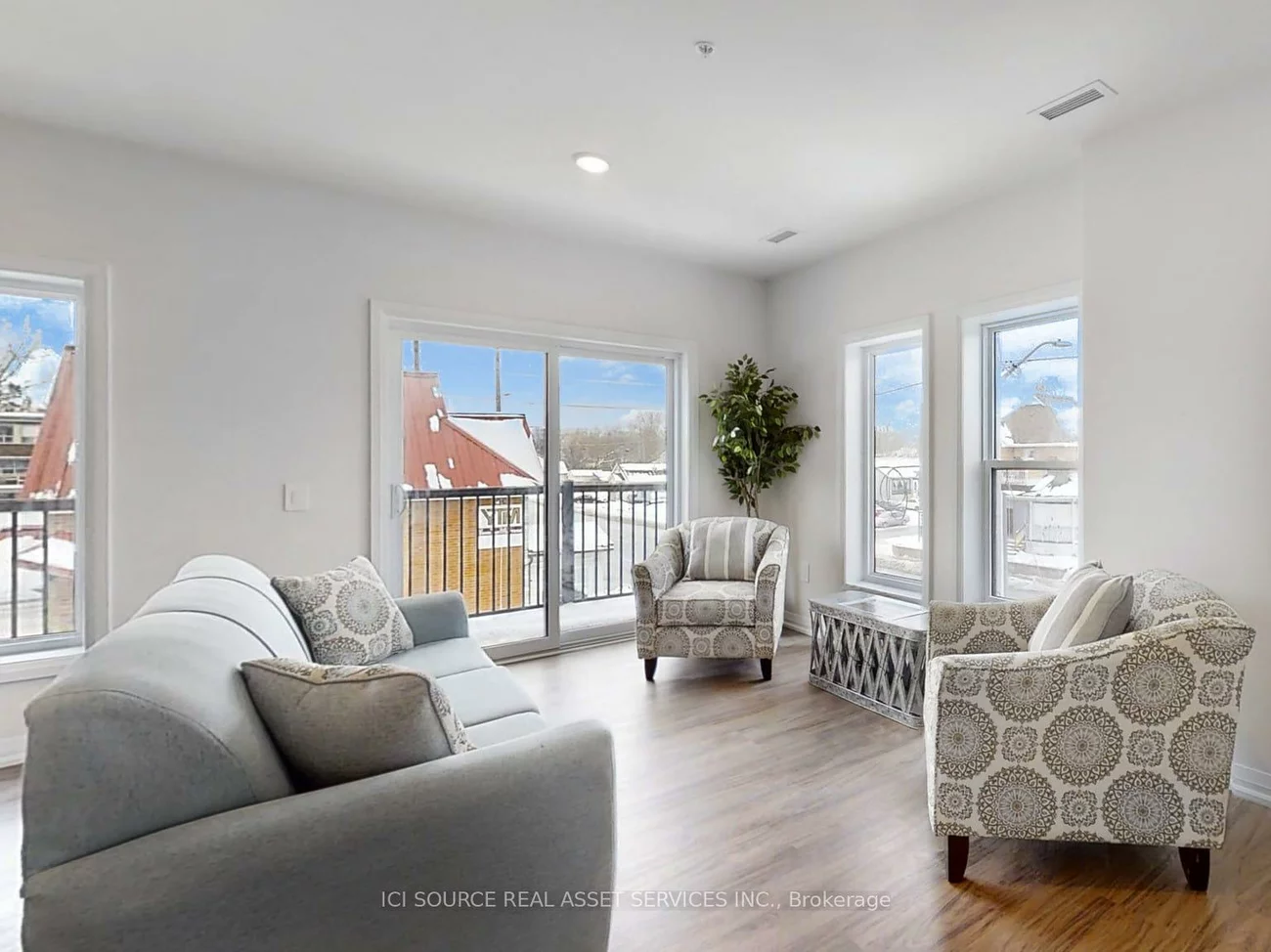 233, Dunlop, Queen's Park, Barrie