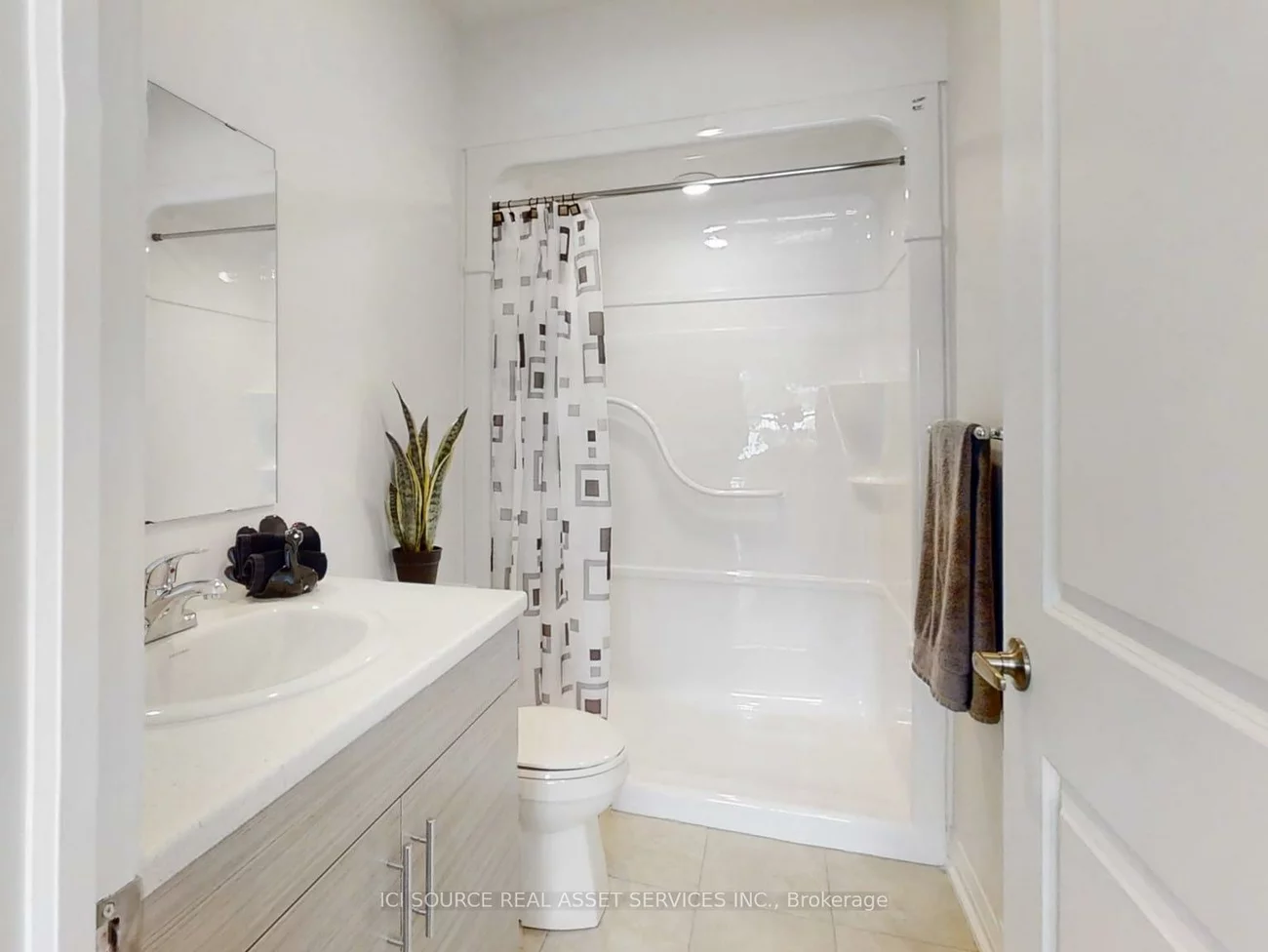 233, Dunlop, Queen's Park, Barrie