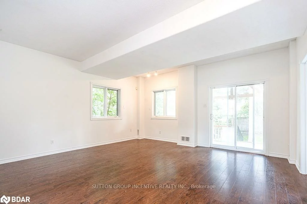 40, Kell, Bayshore, Barrie