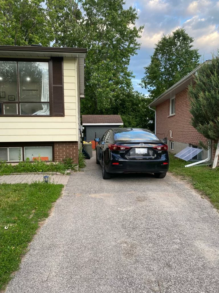 31, Bernick, Grove East, Barrie