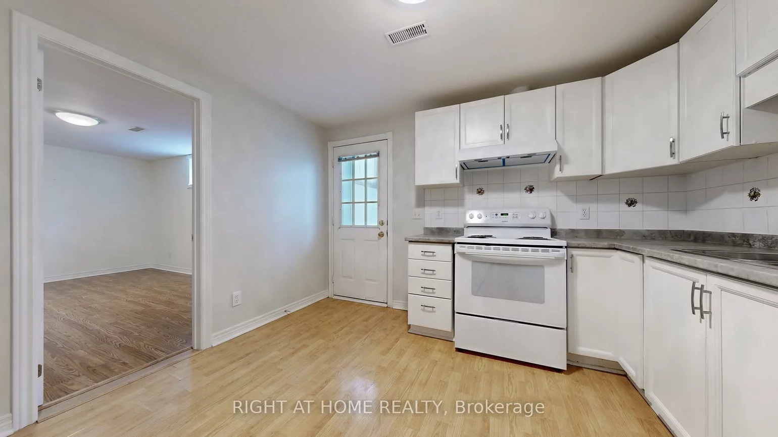 381, Leacock (Basement, Letitia Heights, Barrie