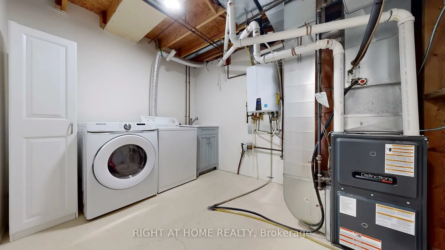 381, Leacock (Basement, Letitia Heights, Barrie