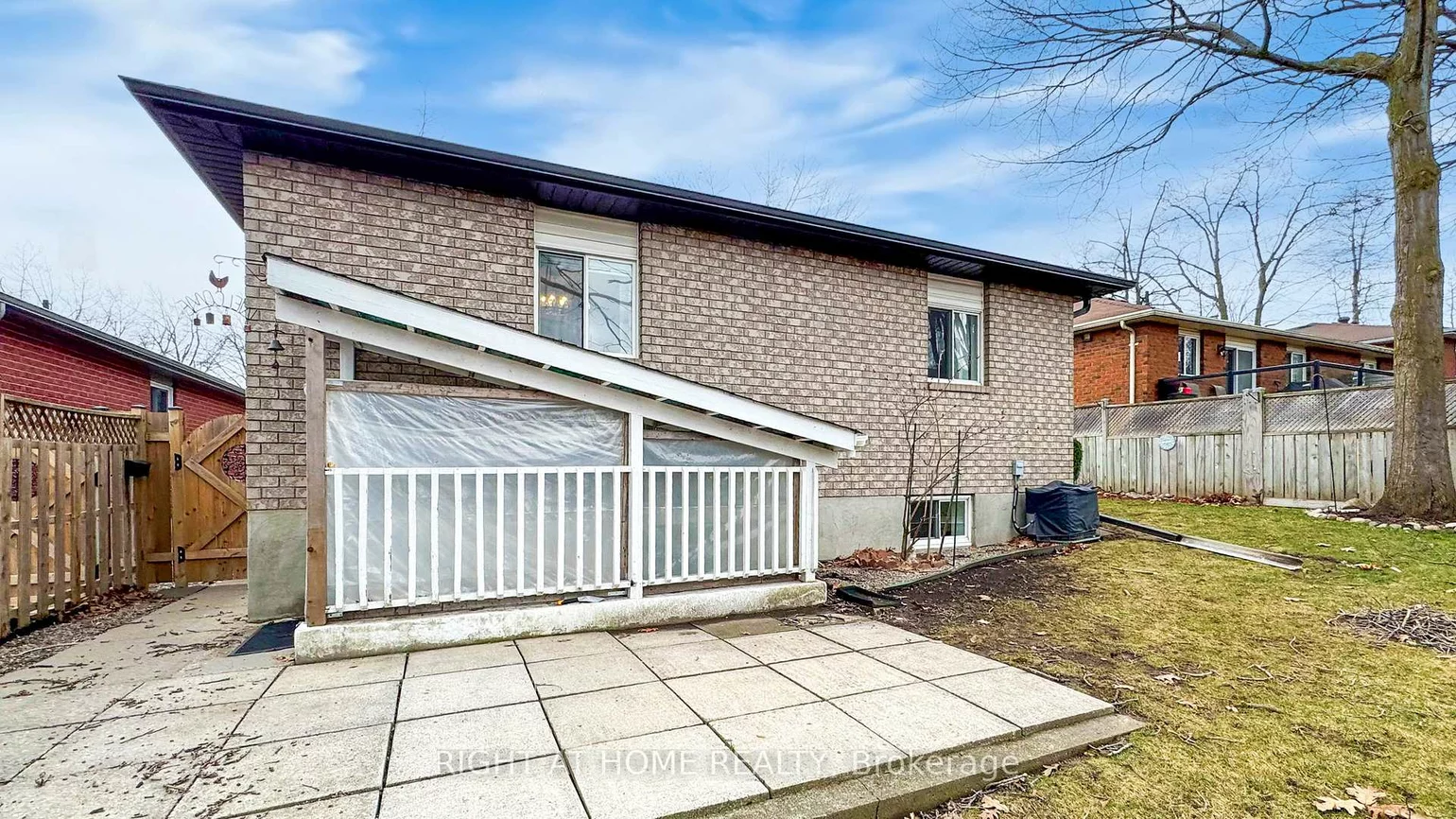 381, Leacock (Basement, Letitia Heights, Barrie