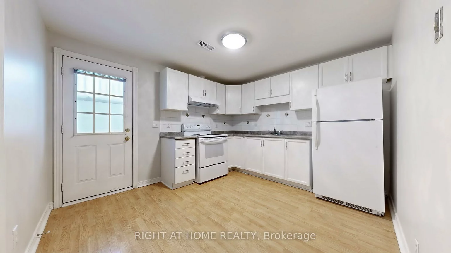 381, Leacock (Basement, Letitia Heights, Barrie