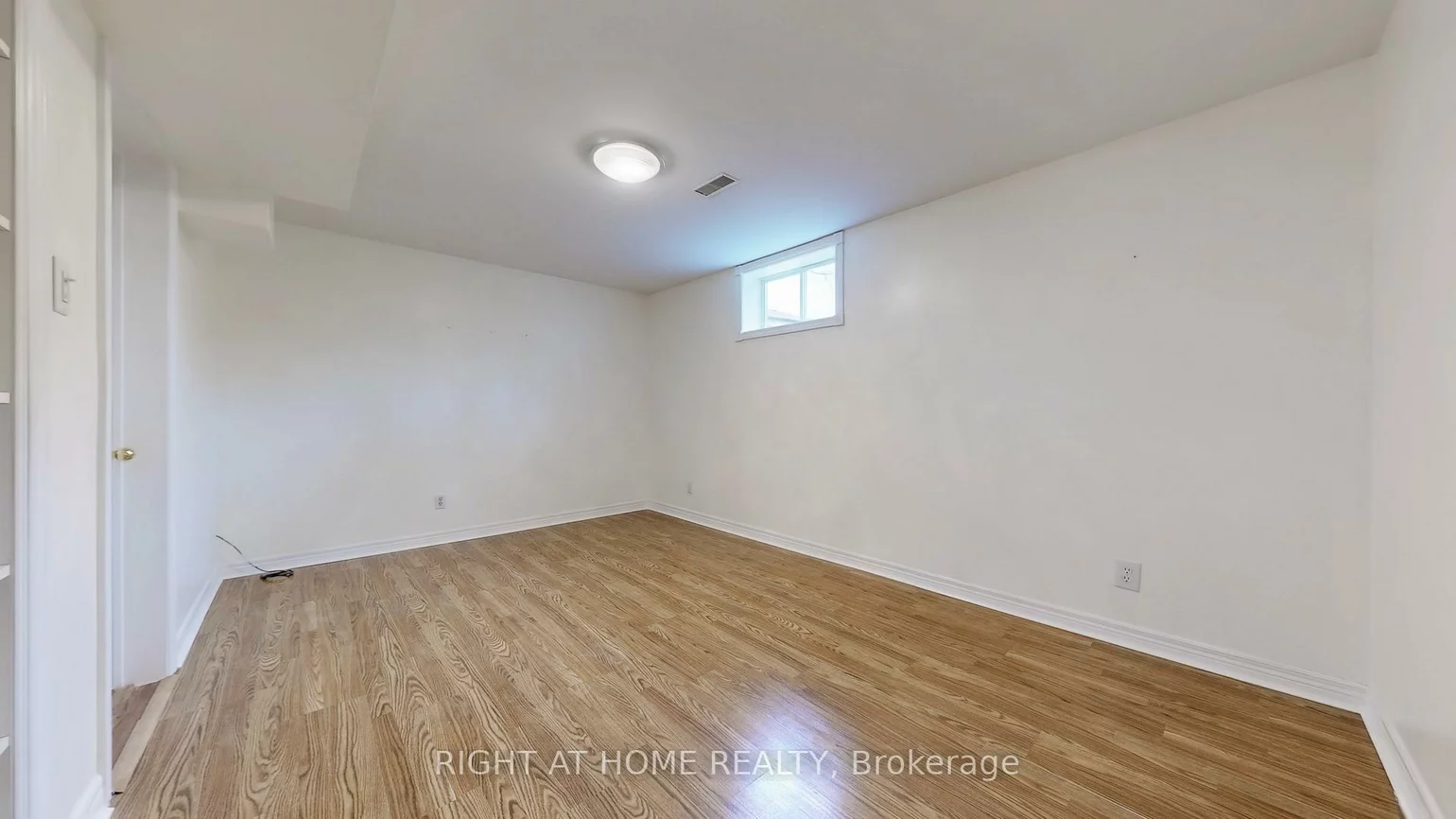 381, Leacock (Basement, Letitia Heights, Barrie