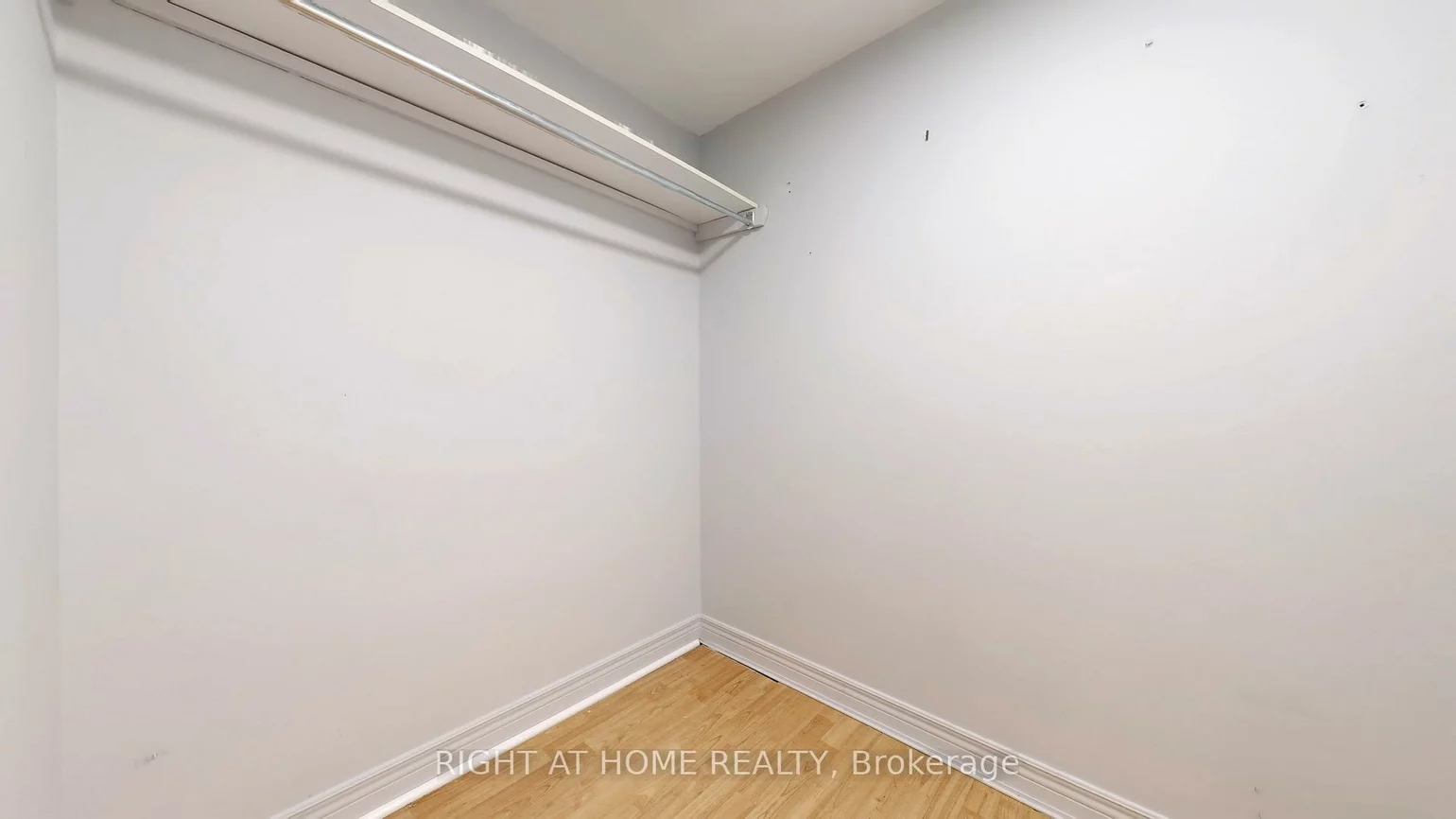 381, Leacock (Basement, Letitia Heights, Barrie