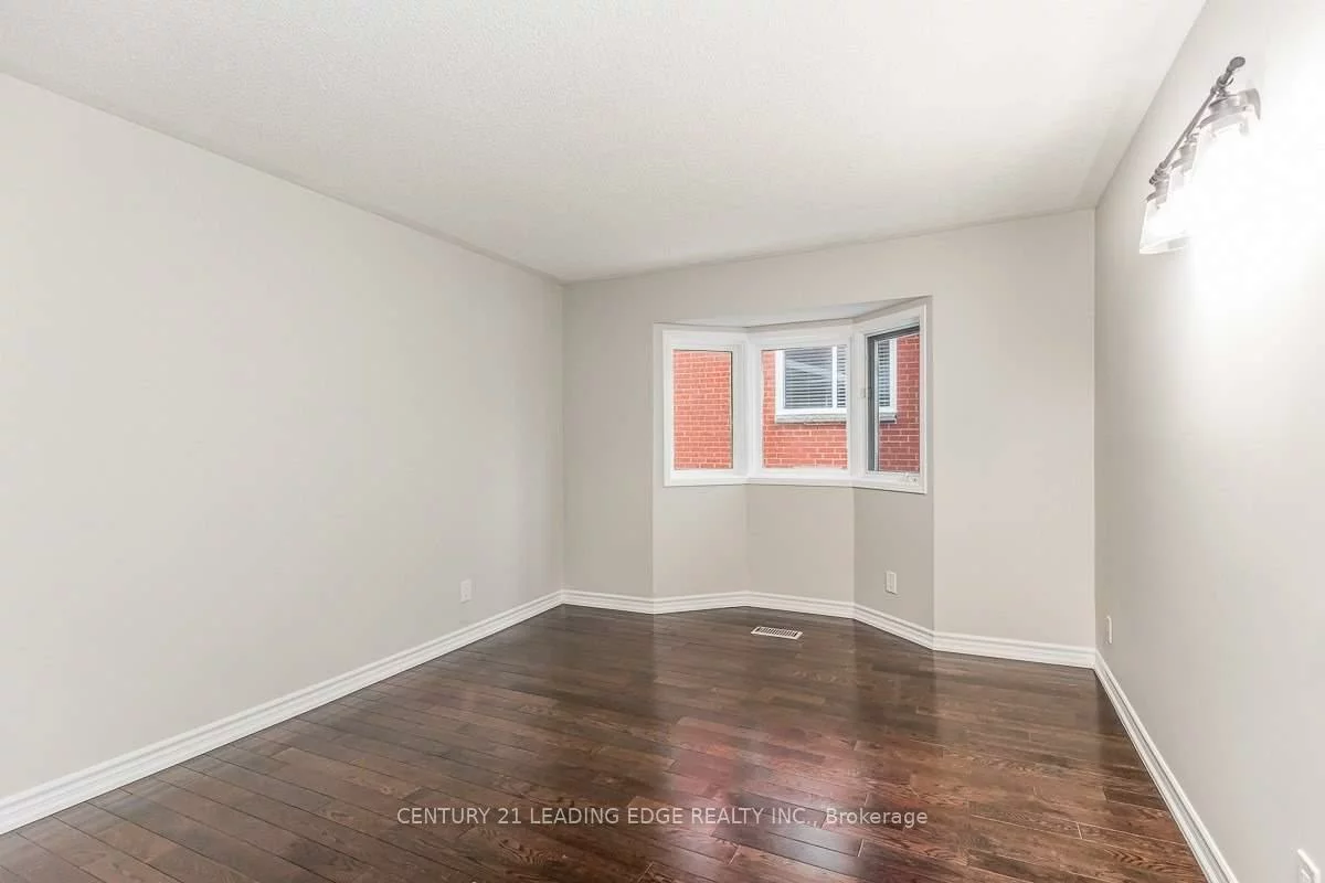 90, Cityview, Holly, Barrie
