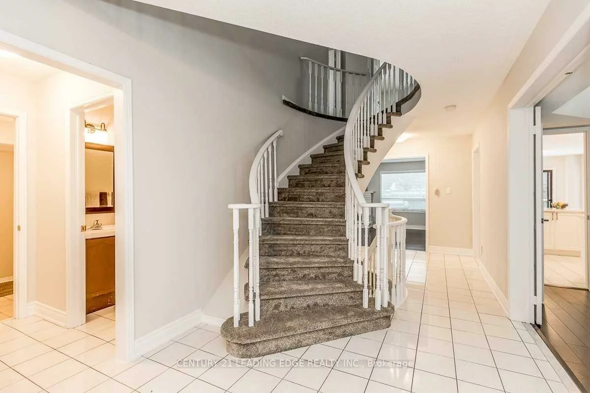 90, Cityview, Holly, Barrie