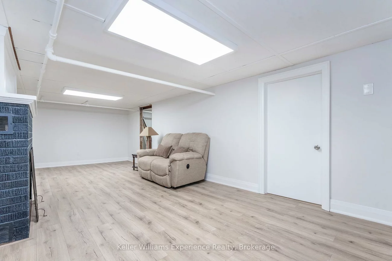 65, Drury, Wellington, Barrie