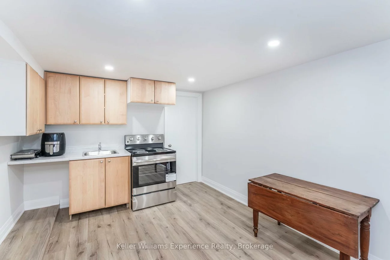 65, Drury, Wellington, Barrie