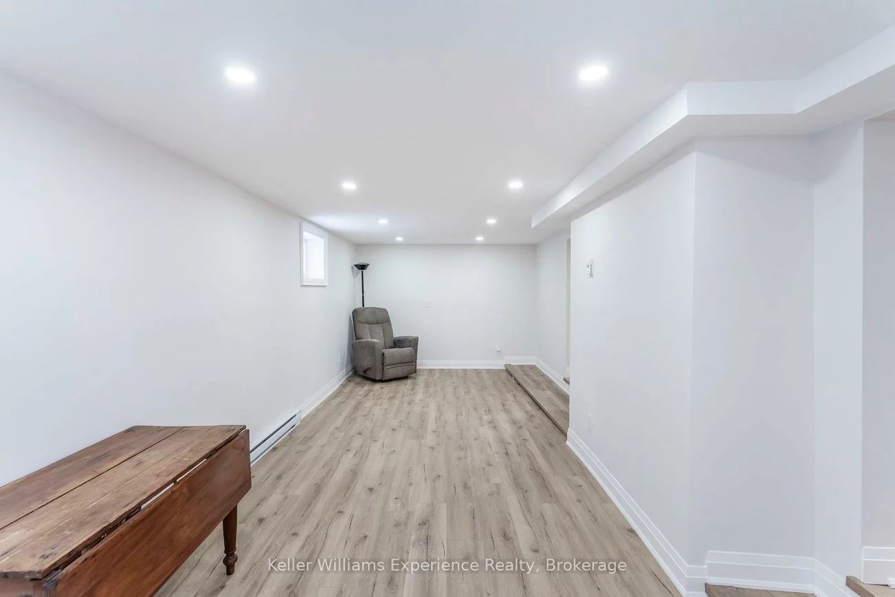 65, Drury, Wellington, Barrie