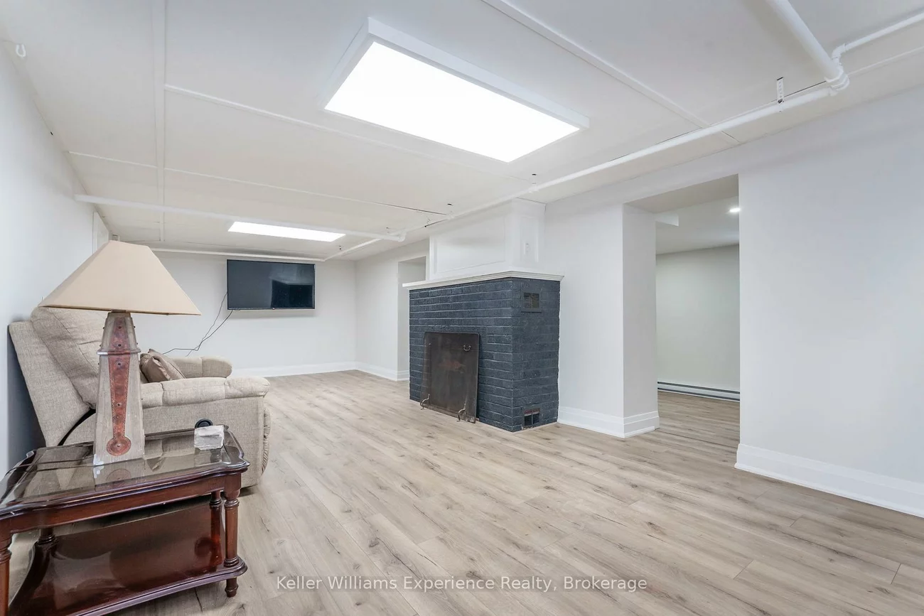 65, Drury, Wellington, Barrie