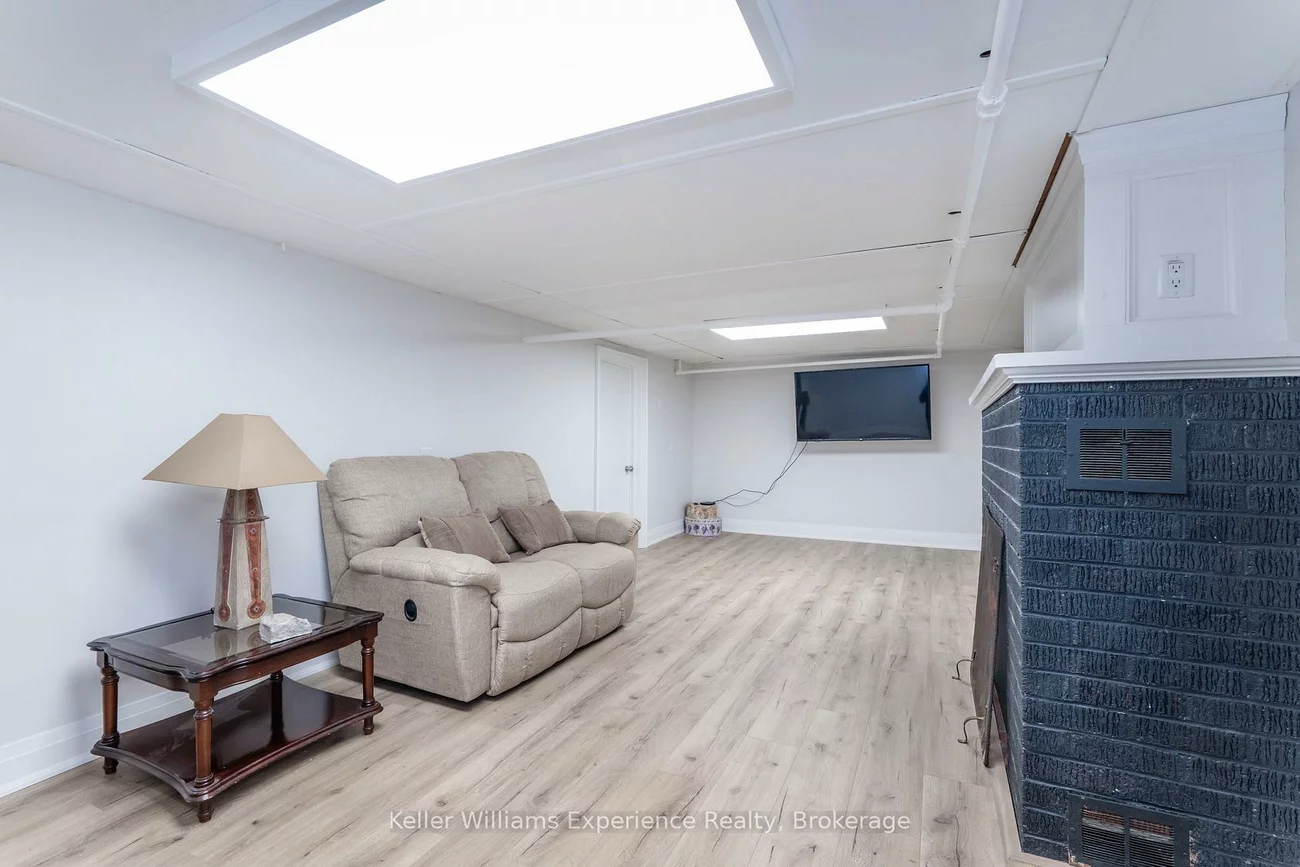 65, Drury, Wellington, Barrie