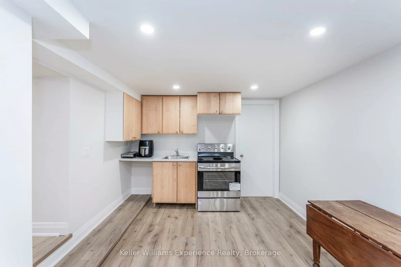 65, Drury, Wellington, Barrie