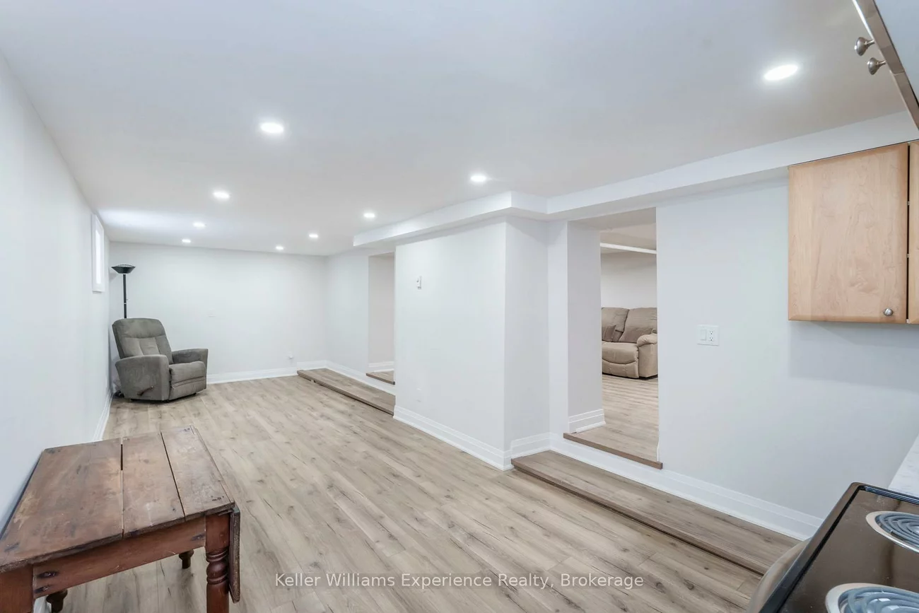 65, Drury, Wellington, Barrie